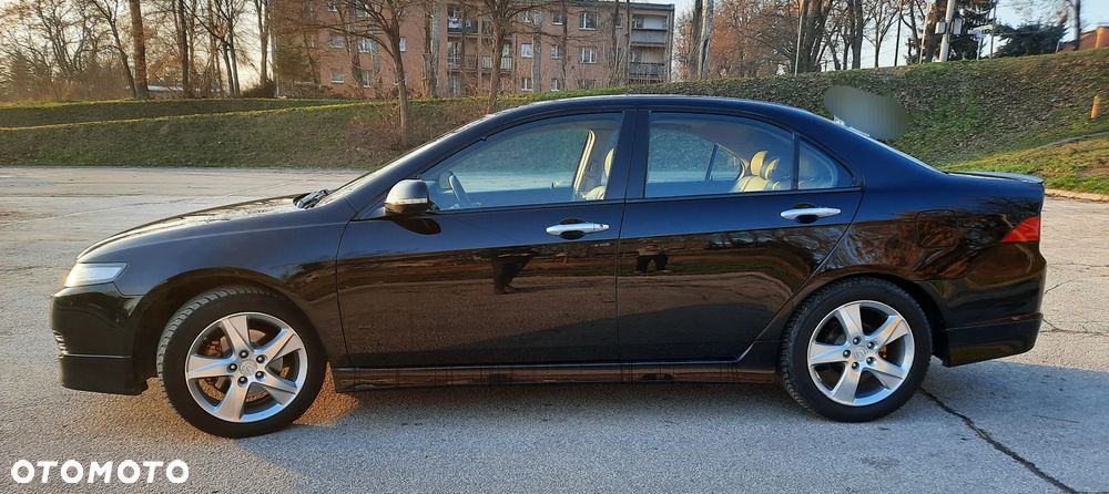 Honda Accord 2.0 Executive - 29