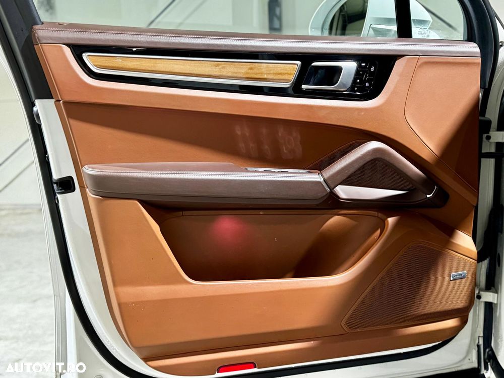 Porsche Cayenne Standard - 26