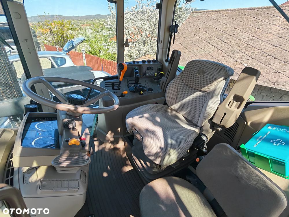 John Deere 6125M - 17