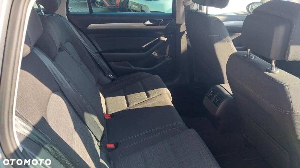 Volkswagen Passat - 9