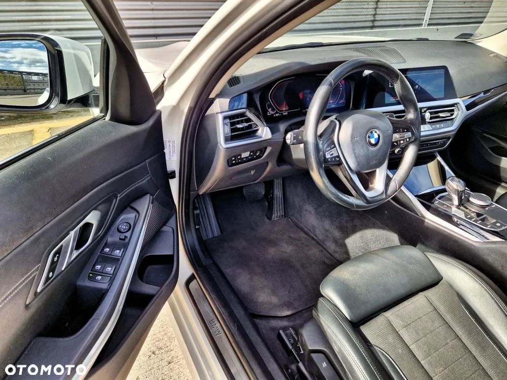 BMW Seria 3 318d Sport Line - 16