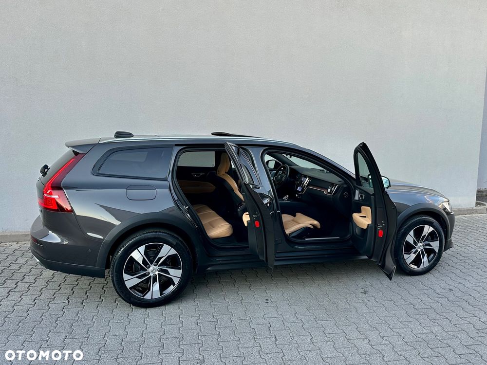 Volvo V60 Cross Country B4 D AWD Ultimate - 18