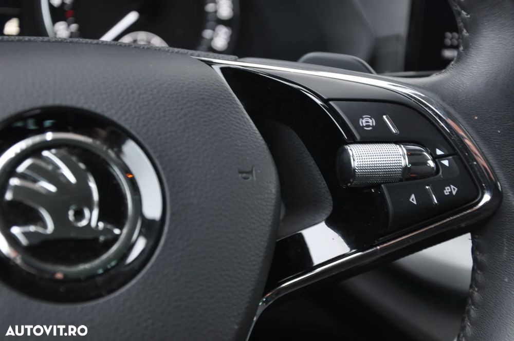 Skoda Octavia Combi 2.0 TDI (Green tec) DSG Style - 19