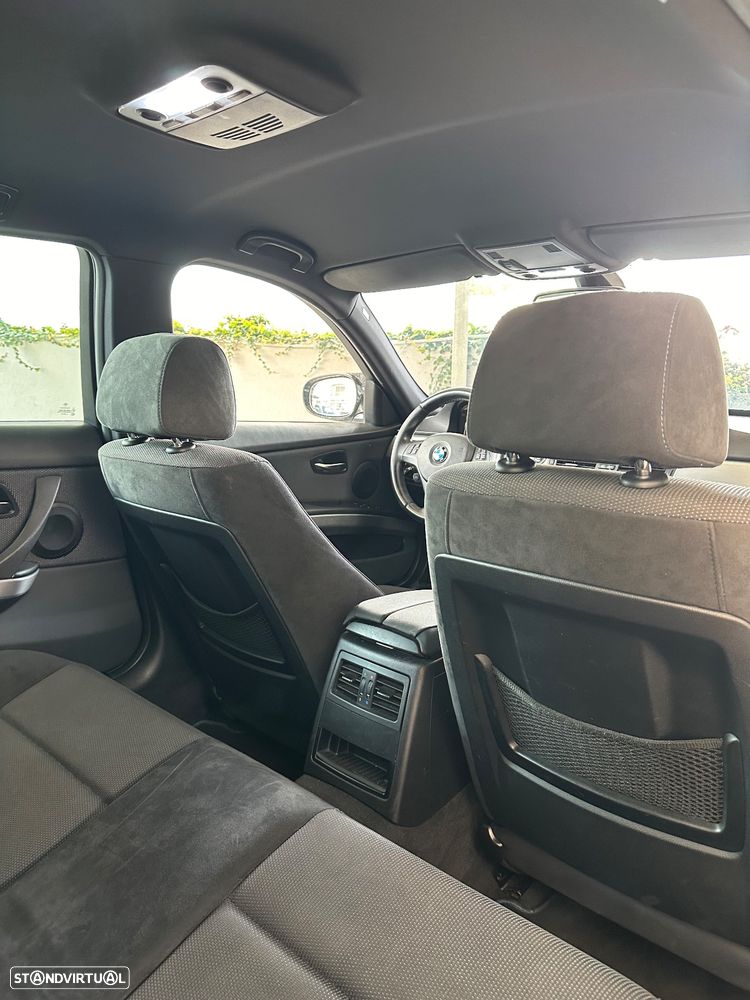 BMW 320 d Touring Pack M - 23