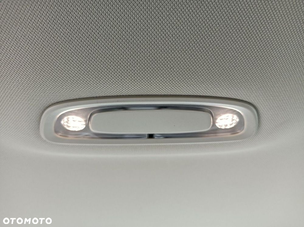 Volvo V40 - 24