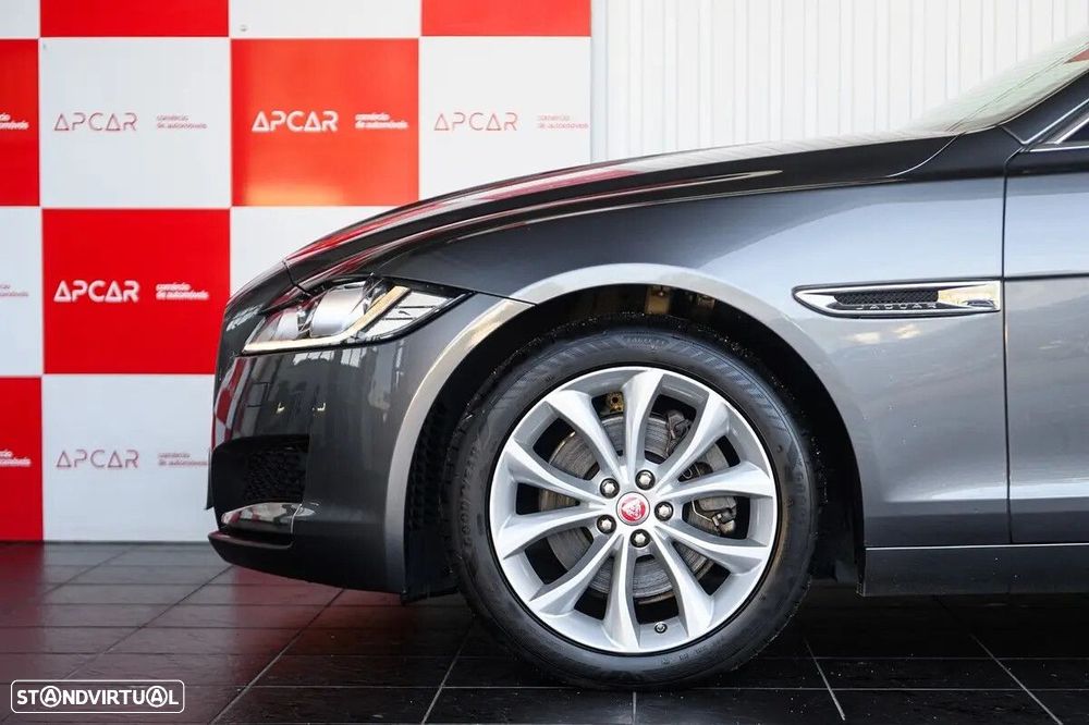 Jaguar XF 2.0 D R-Sport Aut. - 14