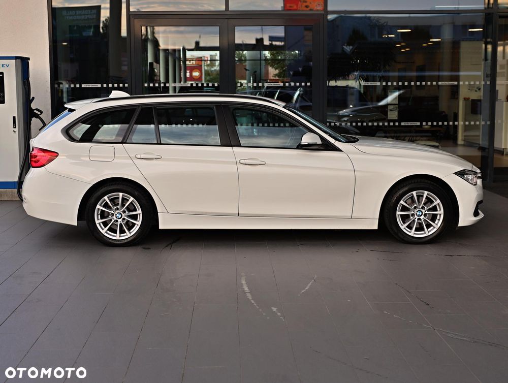 BMW Seria 3 318i - 4