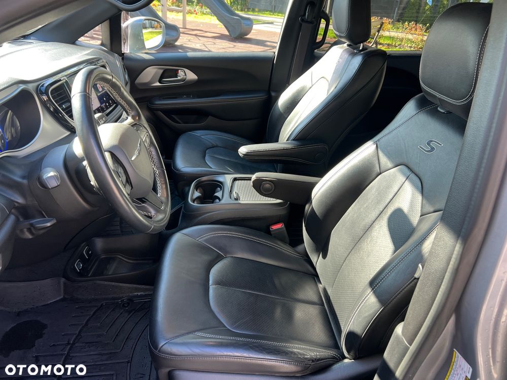 Chrysler Pacifica - 12