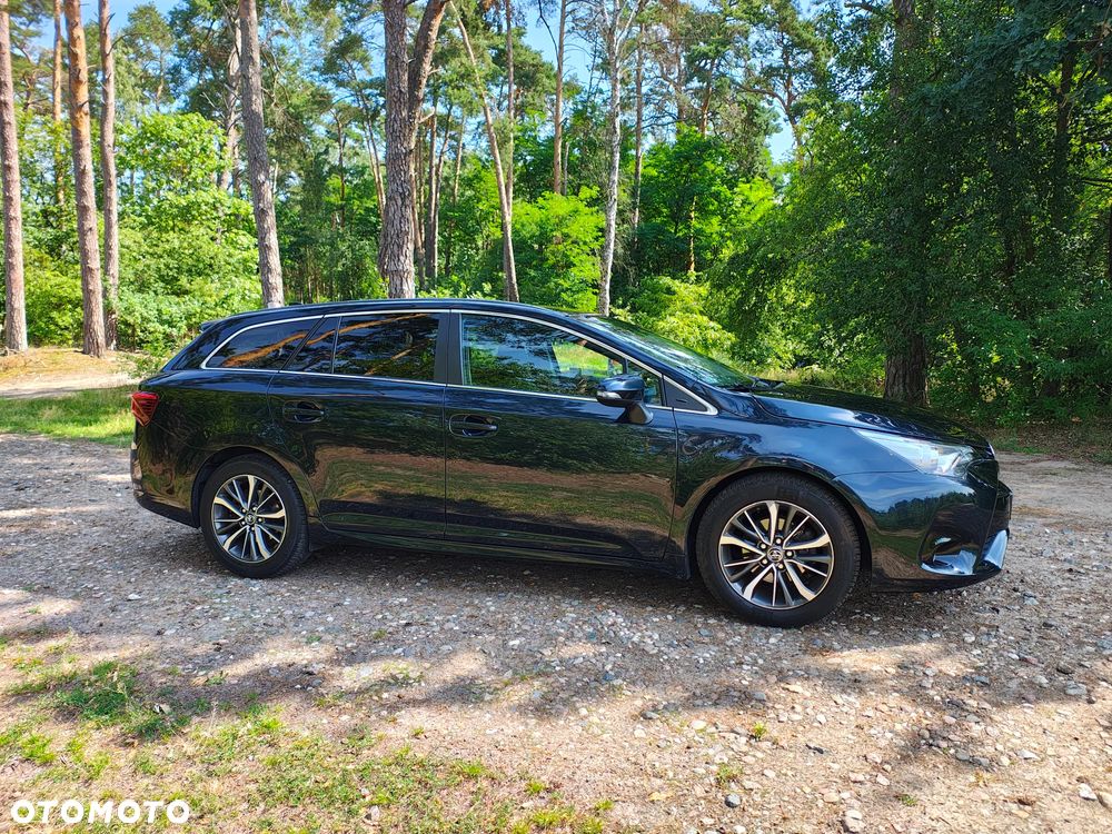 Toyota Avensis 2.0 Premium MS - 11