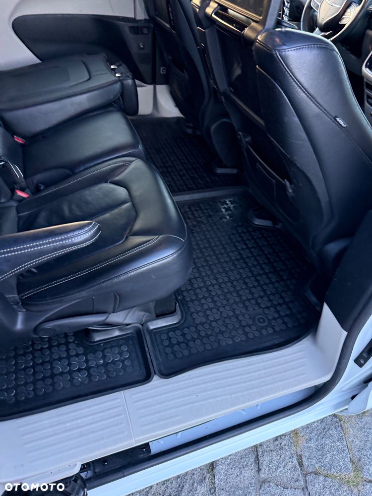 Chrysler Pacifica - 13