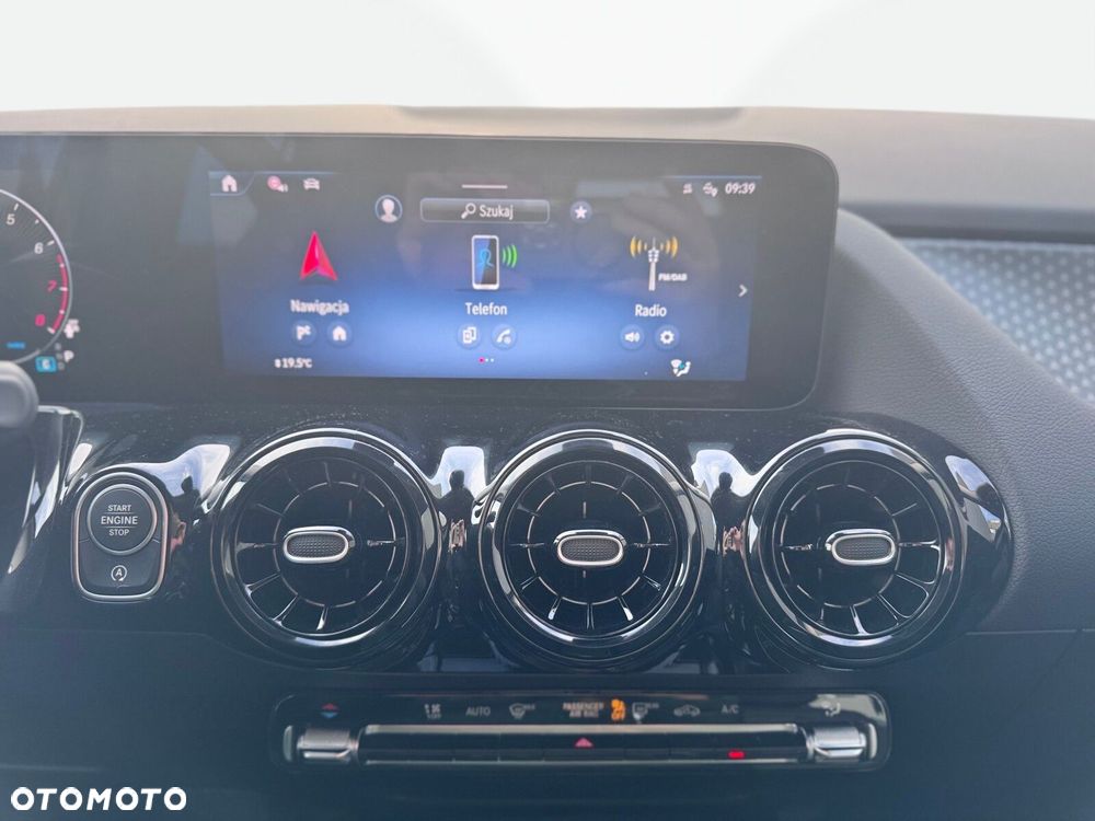 Mercedes-Benz GLA 180 - 18