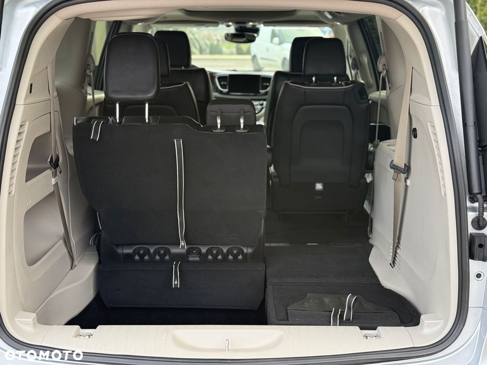 Chrysler Pacifica - 27