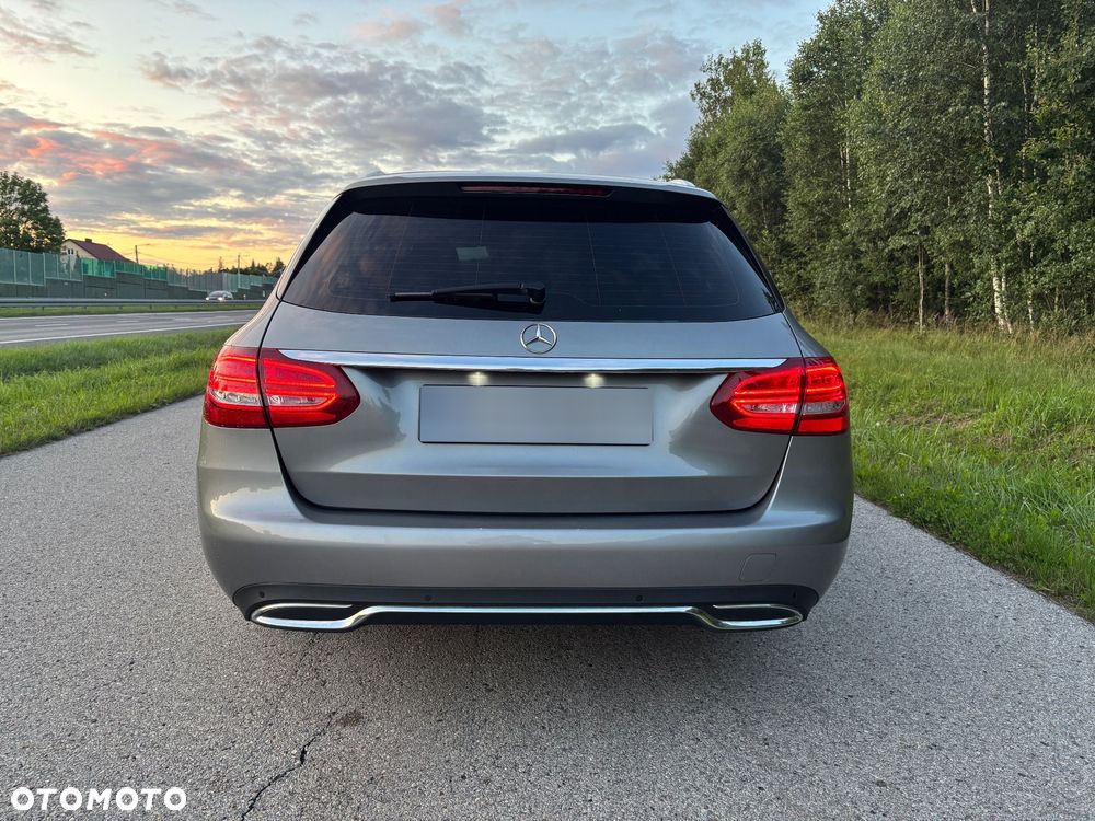Mercedes-Benz Klasa C 180 7G-TRONIC Exclusive - 39