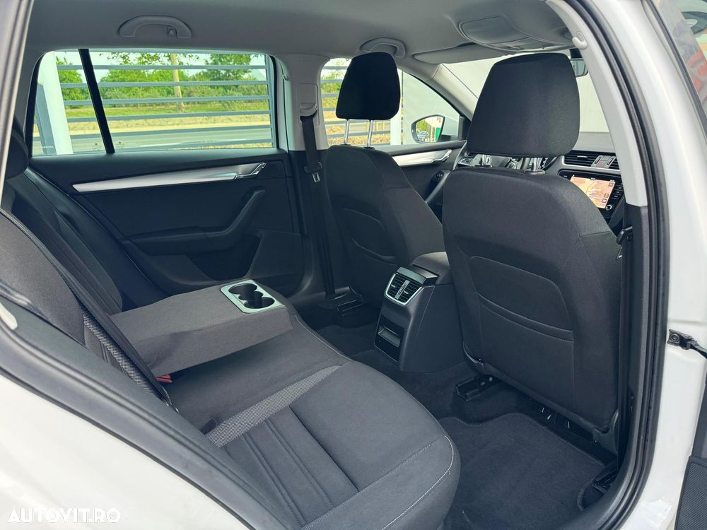 Skoda Octavia 1.6 TDI DSG Style - 18