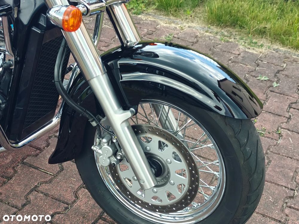 Suzuki Intruder - 10