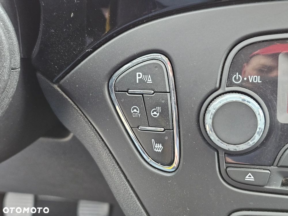 Opel Corsa 1.2 16V Cosmo - 16