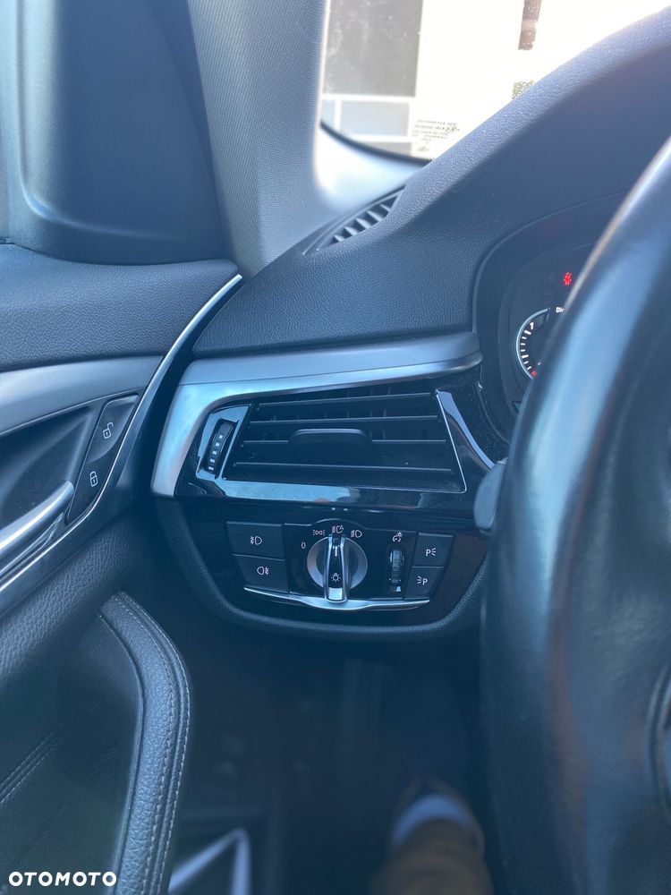 BMW Seria 5 530d Touring - 10