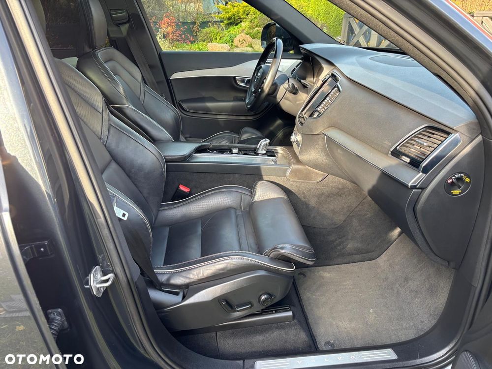 Volvo XC 90 T8 AWD Plug-In Hybrid Momentum 7os - 18