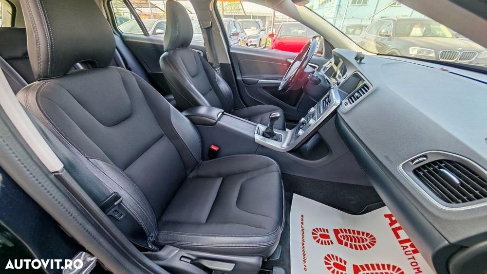 Volvo V60 D3 Momentum Core - 12