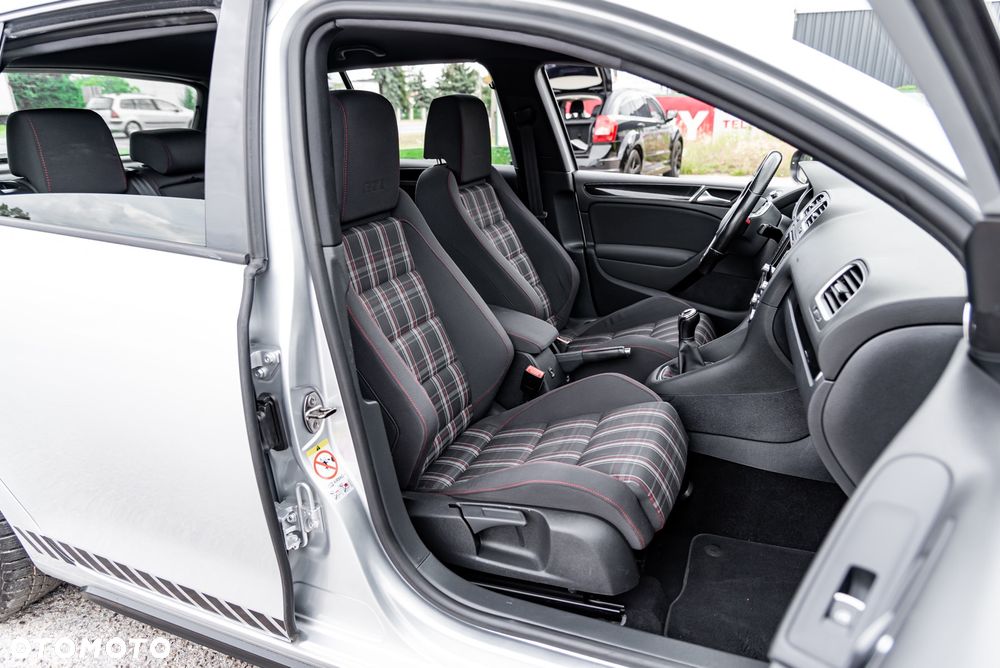 Volkswagen Golf 2.0 GTI - 24