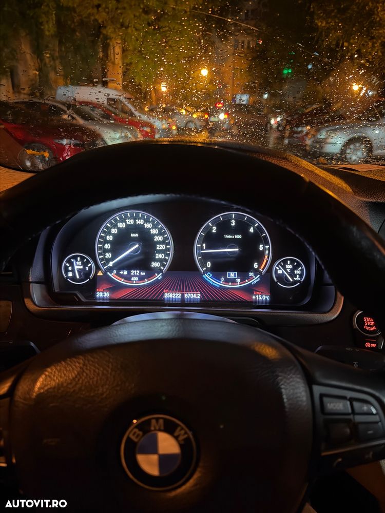 BMW Seria 5 525d xDrive - 10