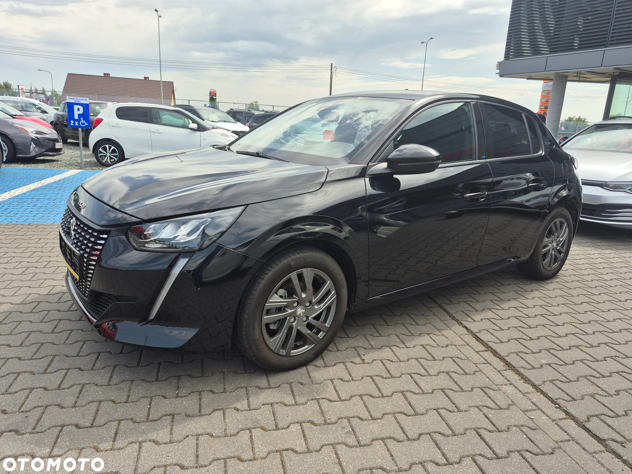 Peugeot 208 PureTech 100 EAT8 Allure - 11