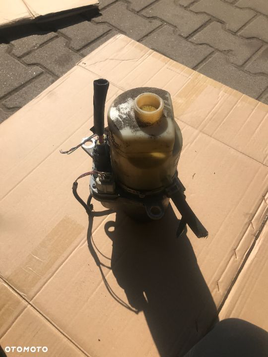 POMPA WSPOMAGANIA FORD FOCUS 4M513K514CA - 1