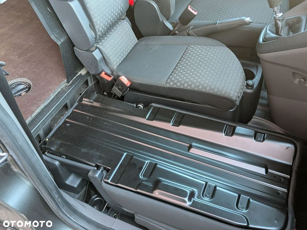 Ford Transit Connect - 17