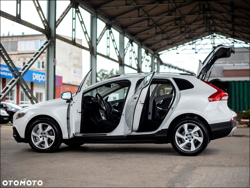 Volvo V40 Cross Country - 11