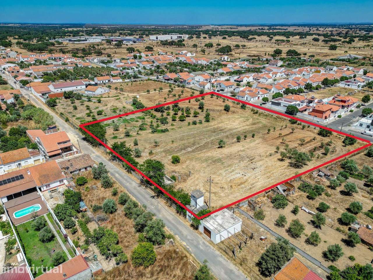 Terreno com 10000m²,  viabilidade para 30 fogos, a 30km da Costa Vicen - Grande imagem: 2/21