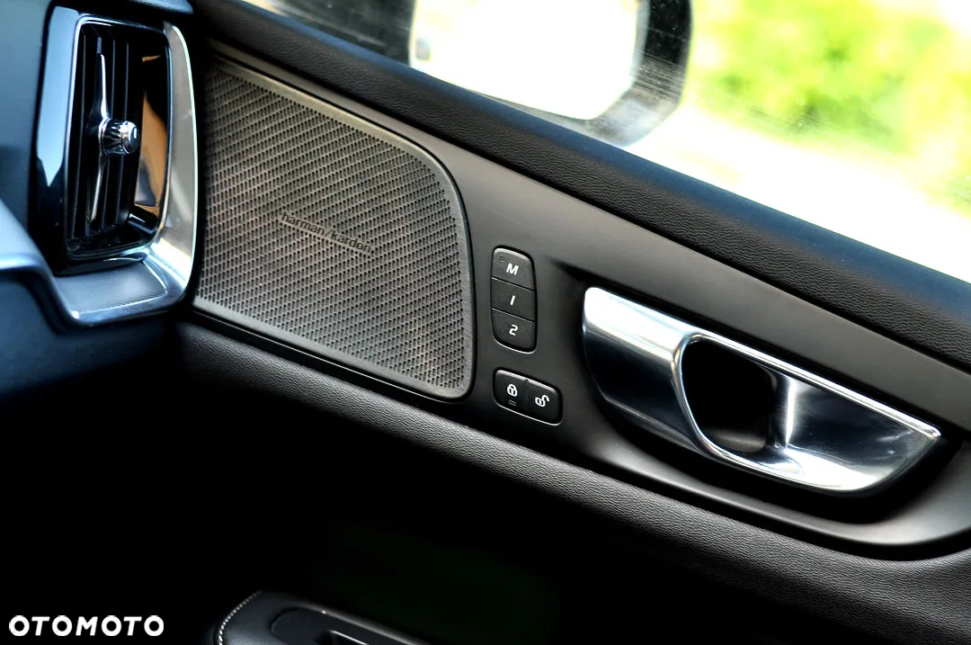 Volvo V60 D4 Geartronic R-Design - 25