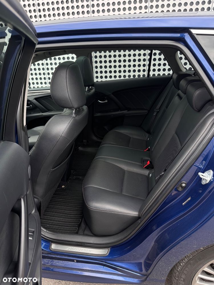 Toyota Avensis 2.0 Premium MS - 18