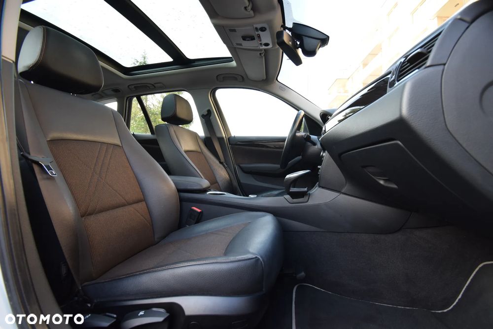 BMW X1 sDrive18d xLine - 25
