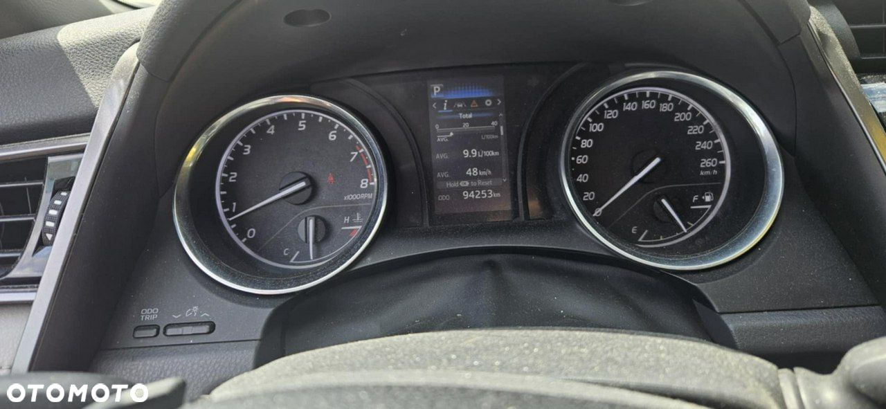 Toyota Camry - 5