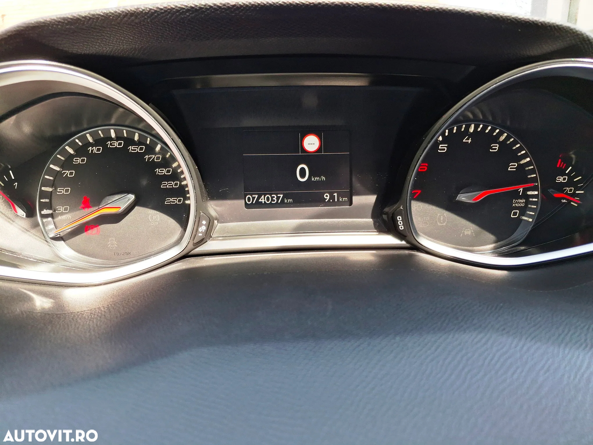 Peugeot 308 1.2 L PureTech Turbo S&S Allure - 6