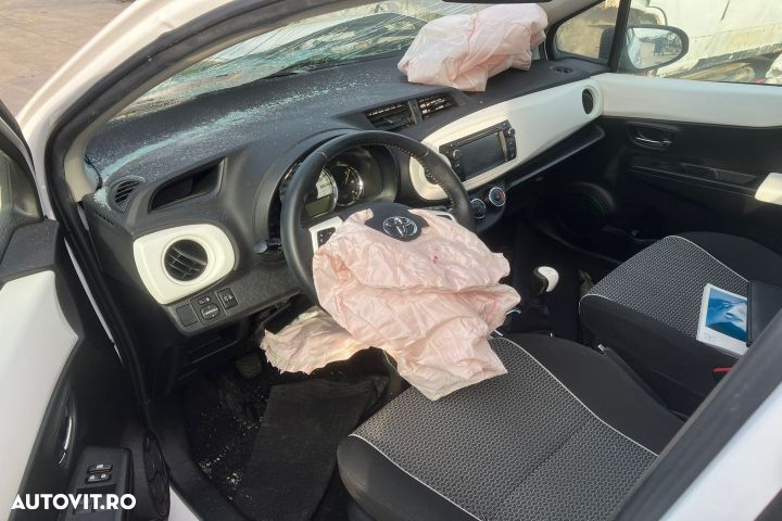 Dezmembrez Toyota Yaris XP130 [2011 - 2014] Hatchback 5-usi 1.0 MT (6 - 5