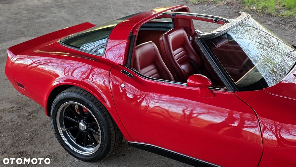 Chevrolet Corvette - 12