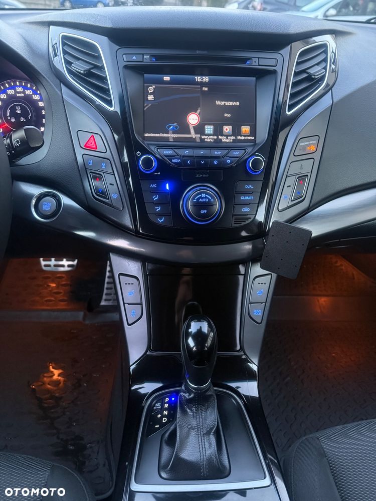 Hyundai i40 Kombi blue 1.7 CRDi DCT Premium - 24