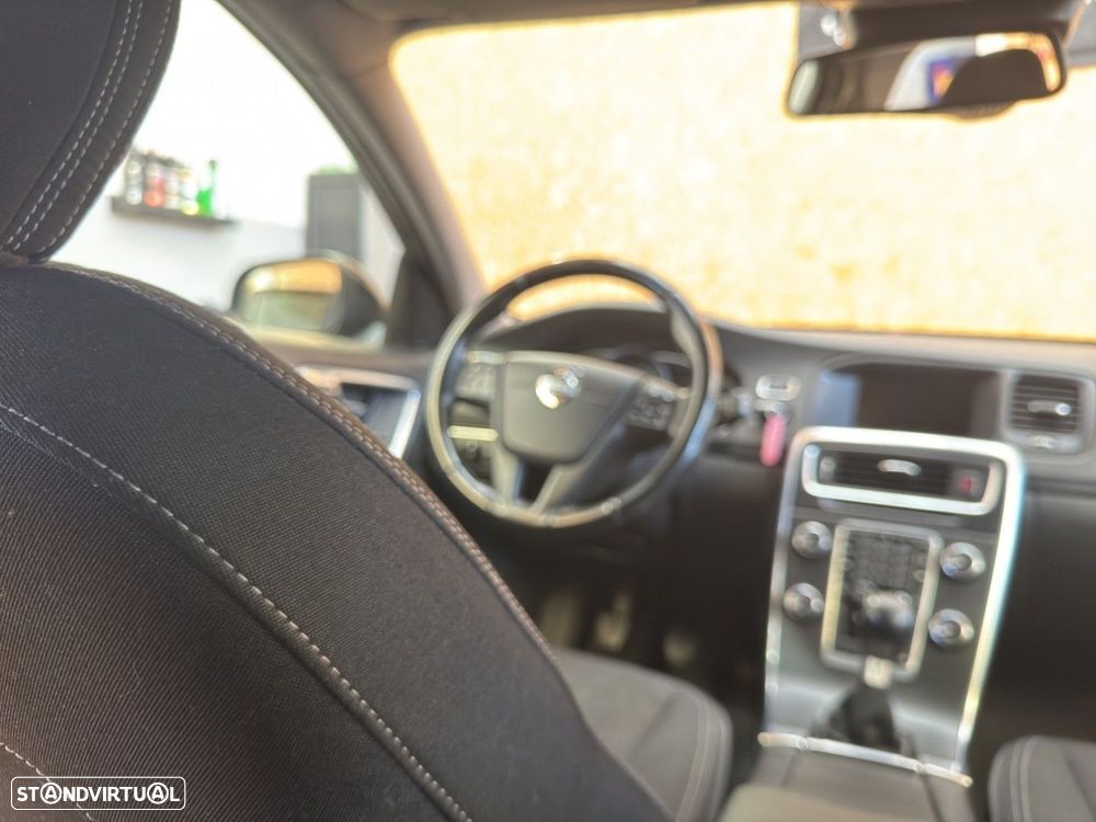 Volvo V60 1.6 D2 Momentum Eco - 12