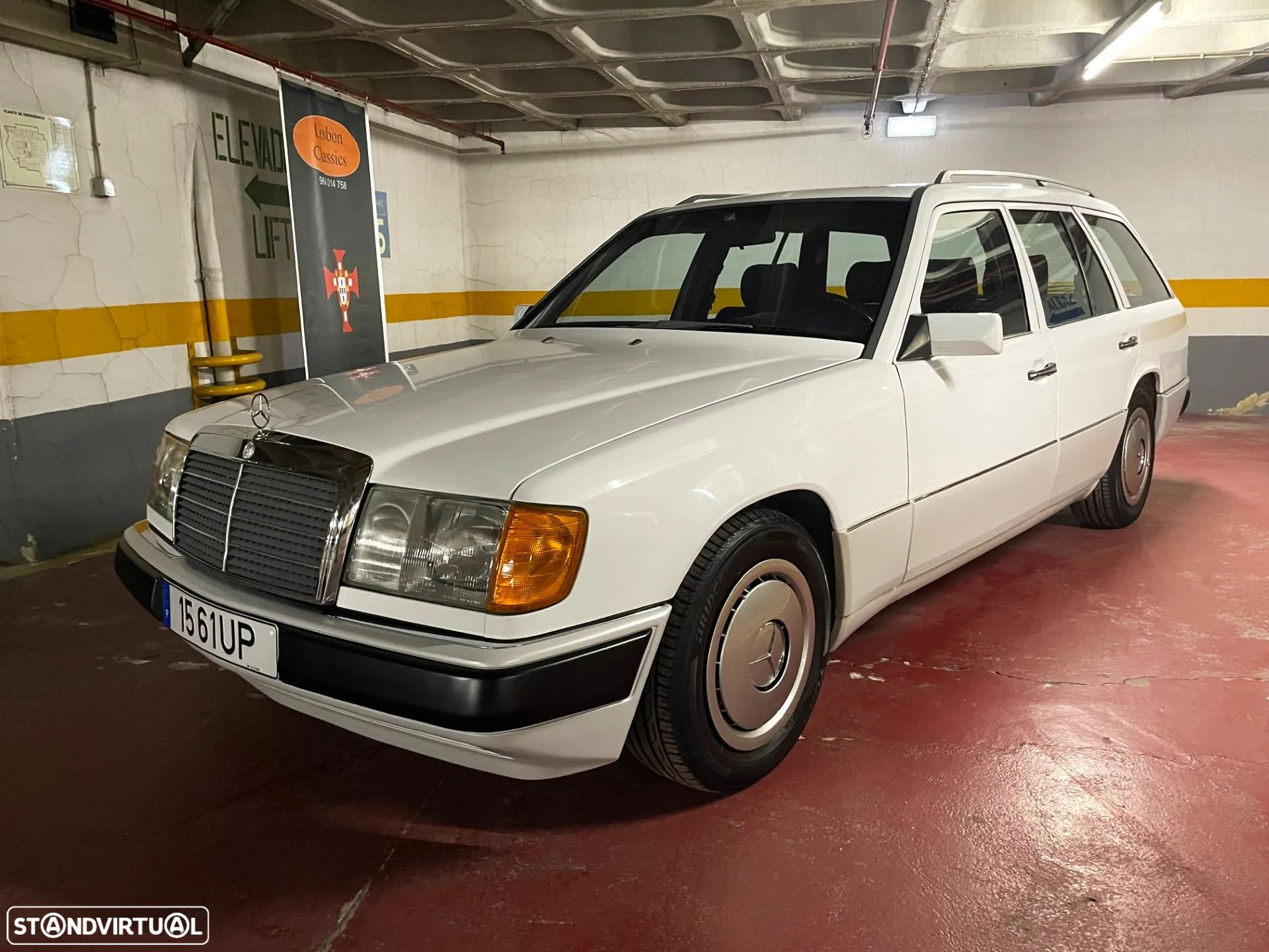 Mercedes-Benz 230 - 1