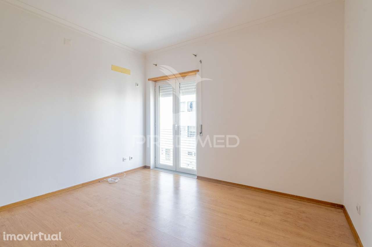 Bairro dos Álamos - Apartamento T3 com Garagem - Grande imagem: 3/31