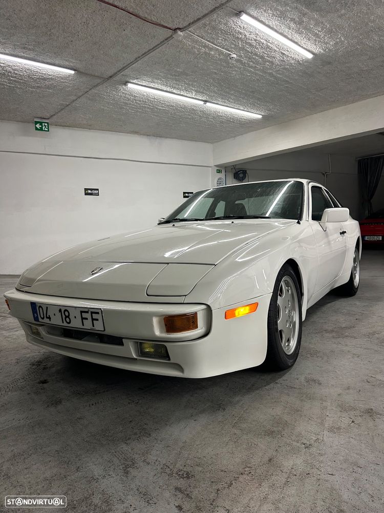 Porsche 944 Standard - 2