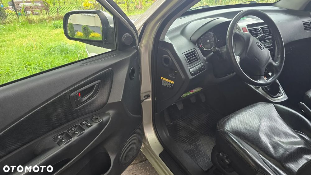 Hyundai Tucson 2.0 Comfort 2WD - 12