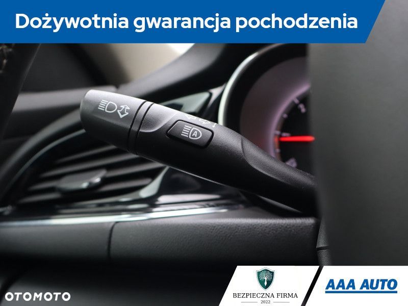 Opel Insignia - 22