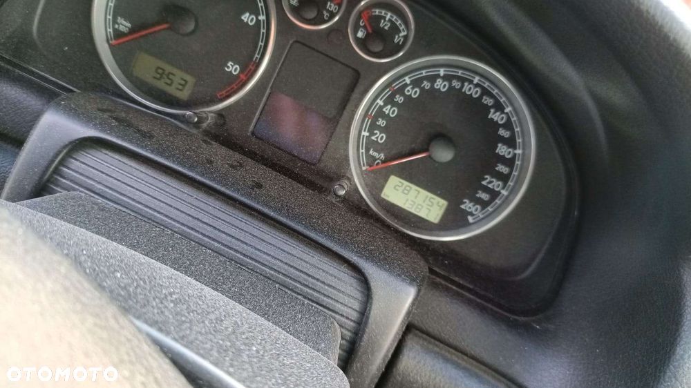 Volkswagen Passat 1.9 TDI Basis - 4