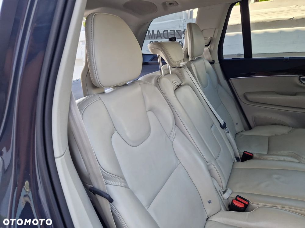Volvo XC 90 D5 AWD Momentum - 25