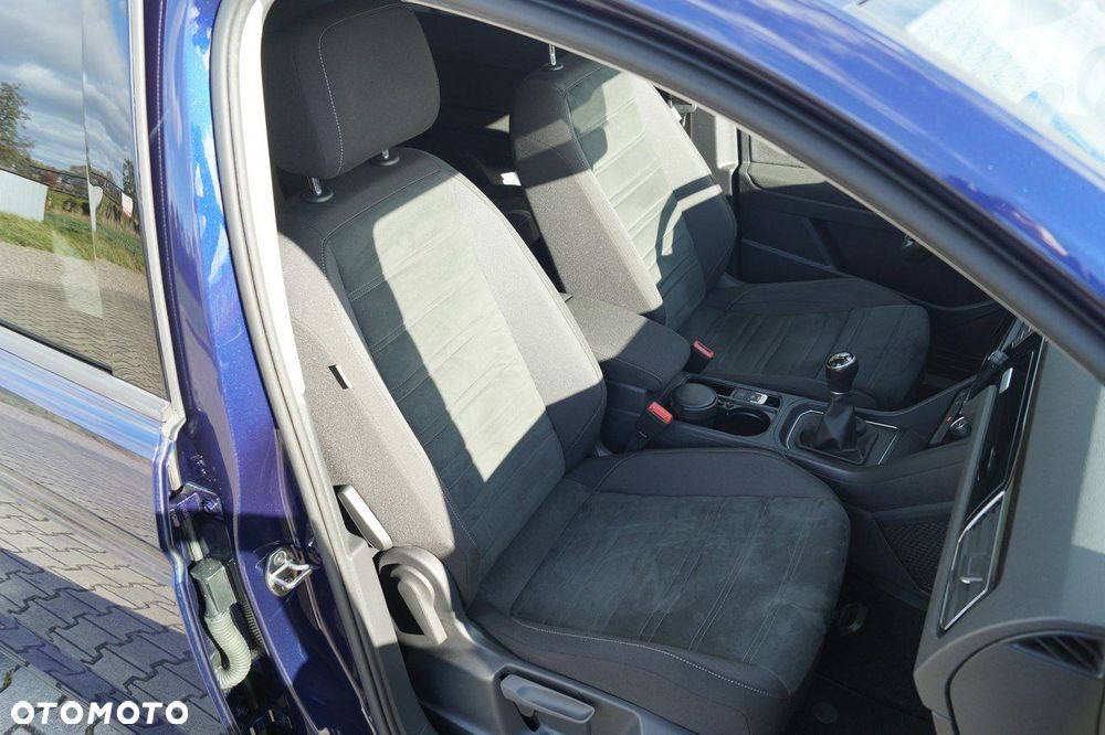 Volkswagen Touran - 12