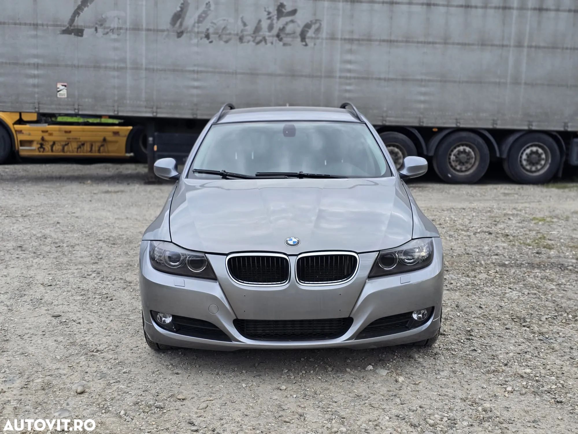BMW Seria 3 320d xDrive DPF Touring - 1
