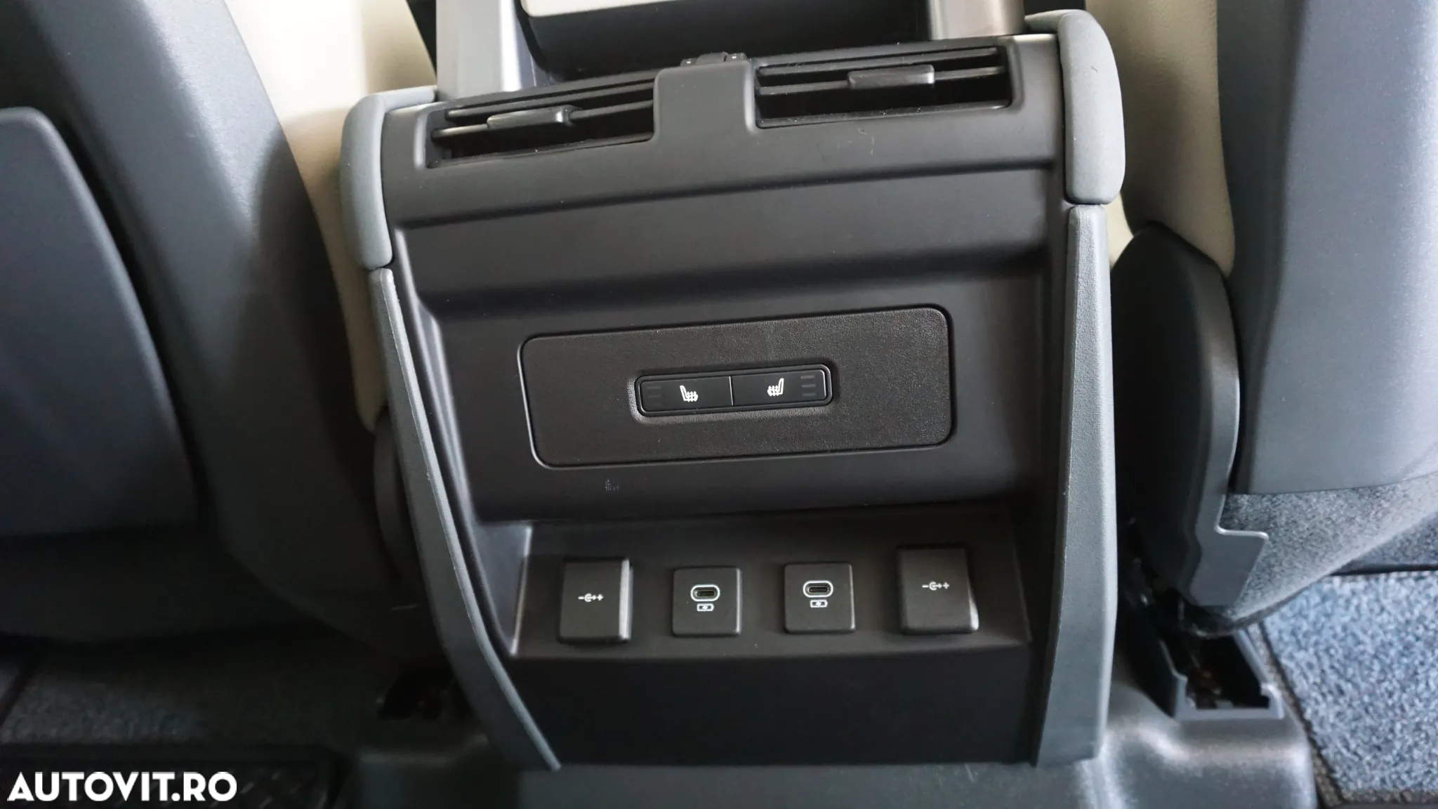 Land Rover Defender 110 2.0P 300 S - 34