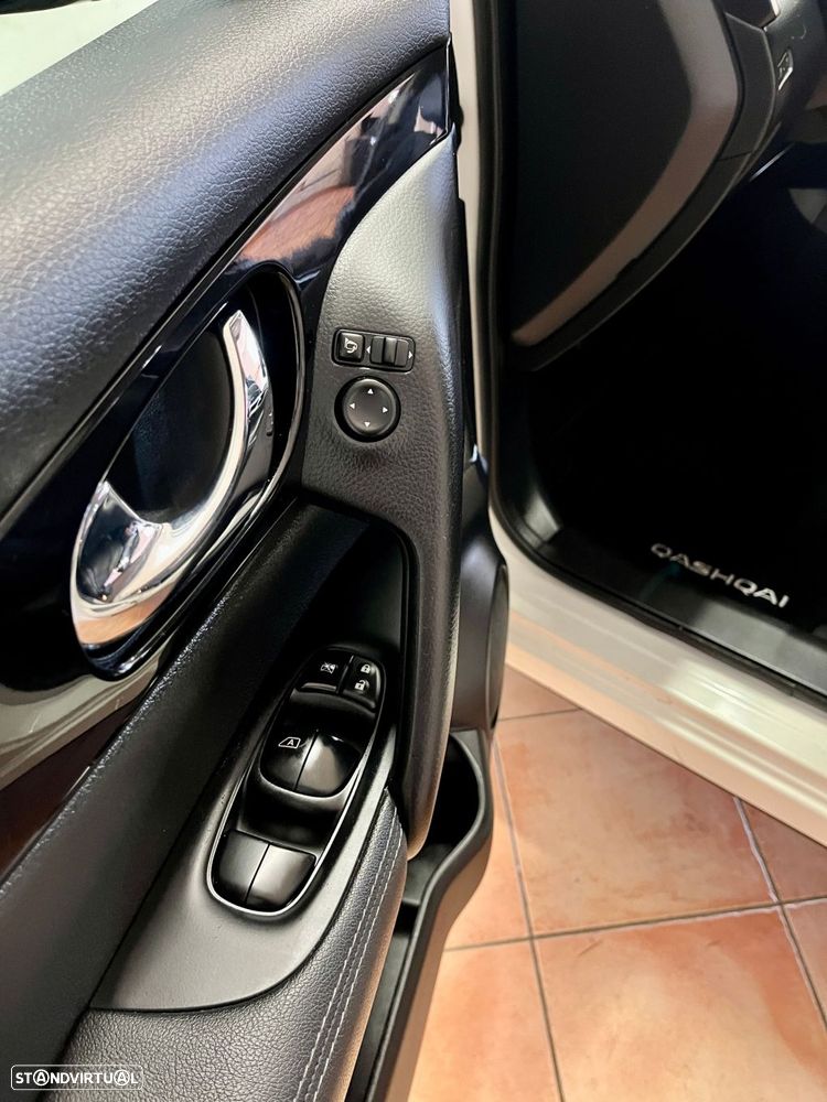 Nissan Qashqai 1.5 dCi N-Connecta Led - 24